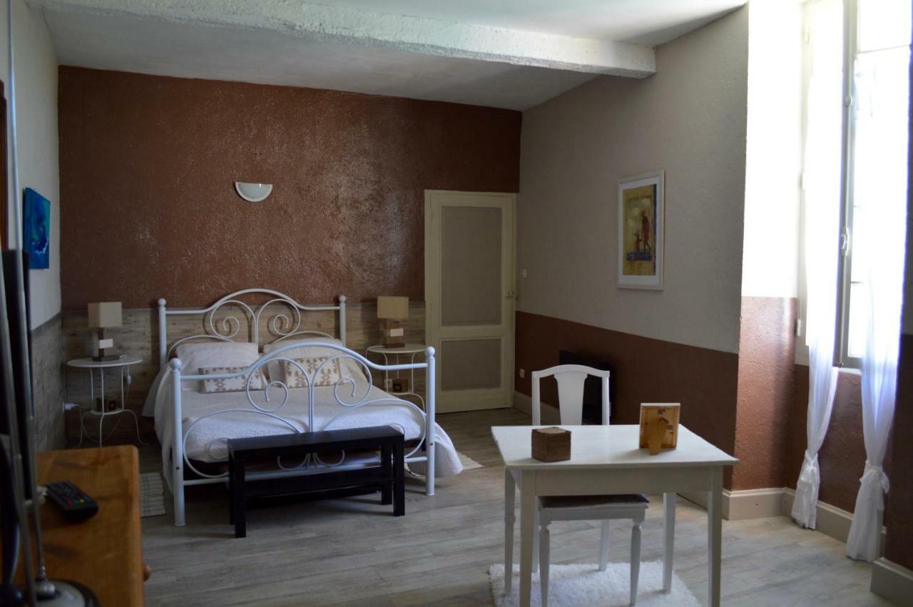 Saint-Pey-de-Castets Le Prieure Bed & Breakfast エクステリア 写真